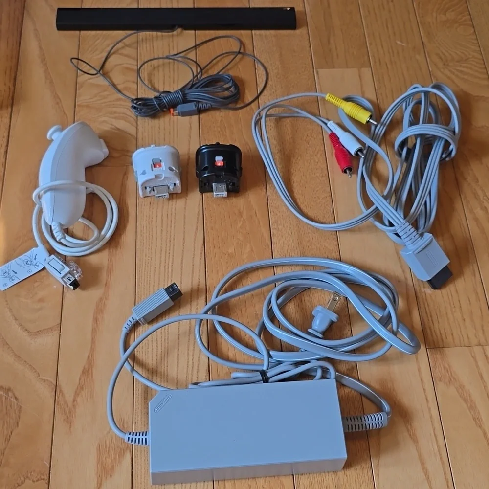 Nintendo Wii + 3 Wii Games Wii Sport Resorts, Just Dance 2014 & 2015. NO REMOTES - Picture 11 of 16